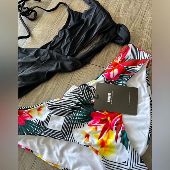INNO floral wrap around scrunchy swimming set 🖤 - Picture 5 of 9